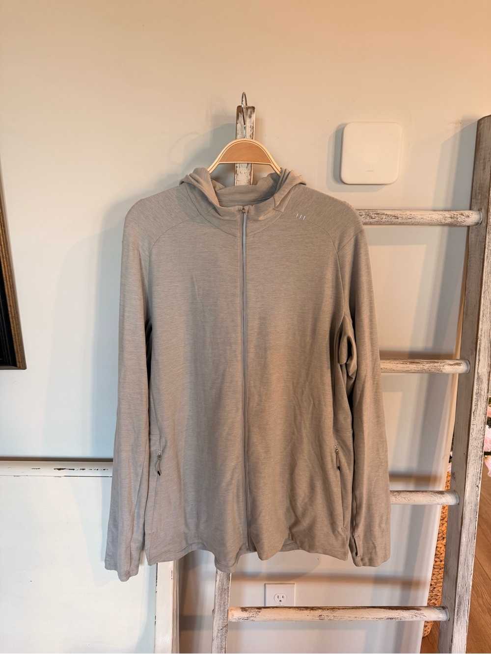 Lululemon Surge Full Zip Hoodie Light Gray Mens X-Large L M4A70S Performance EUC